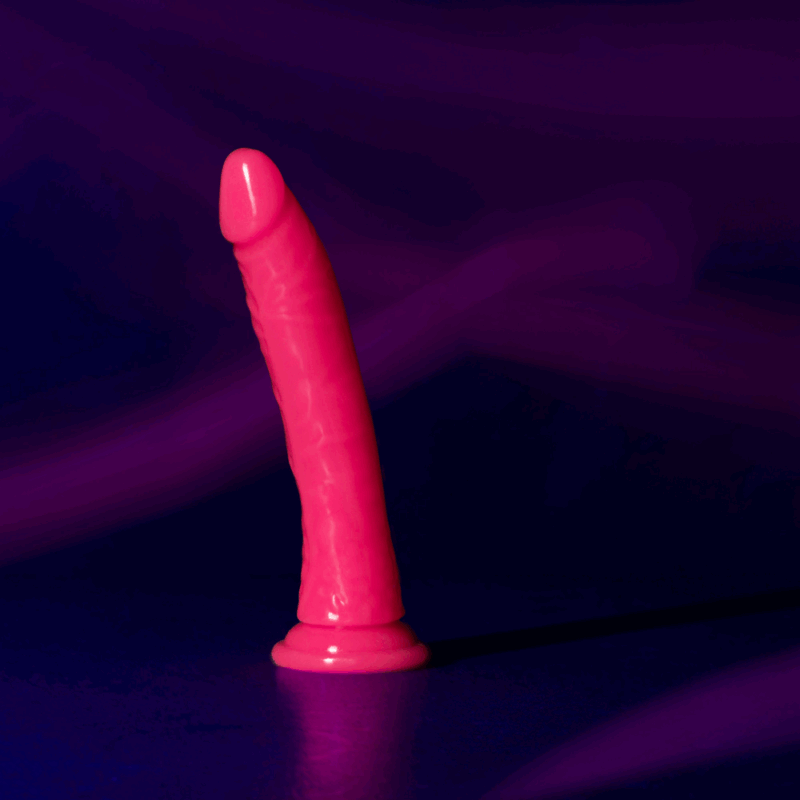 Slanke Realistische Dildo met Zuignap - Glow in the Dark - 8'' / 20 cm - Image 5
