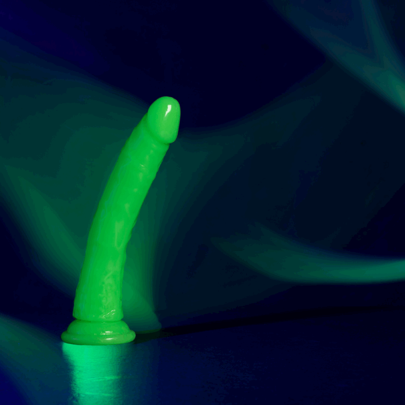 Slanke Realistische Dildo met Zuignap - Glow in the Dark - 9'' / 22,5 cm - Image 4