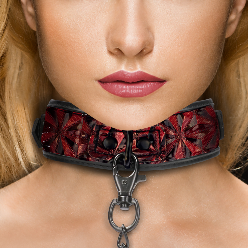 Zwarte halsband van neopreen met stevige leash – perfect voor dominantie en BDSM-leiding