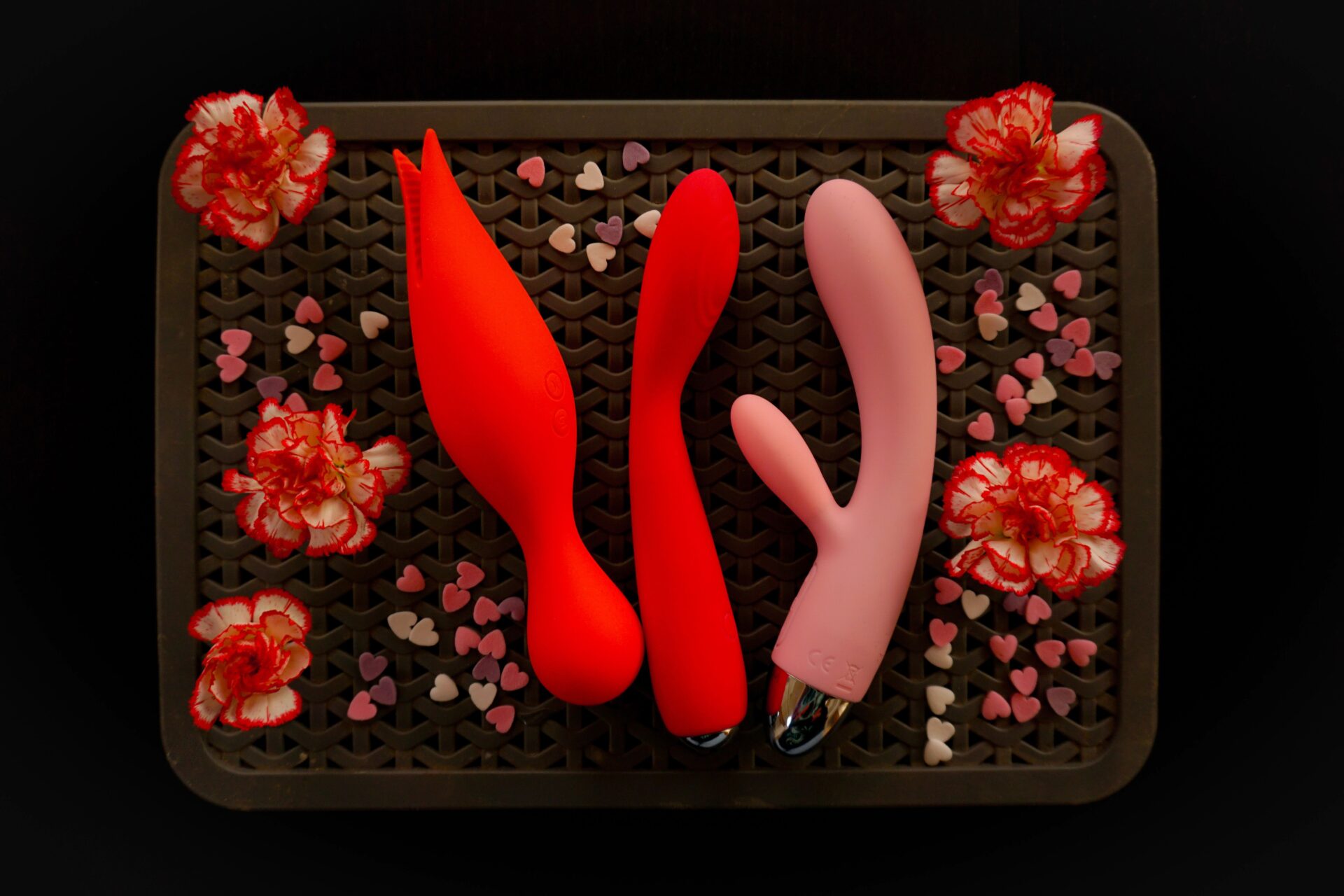 Verschillende dildo’s om vorm, formaat en materiaal te vergelijken
